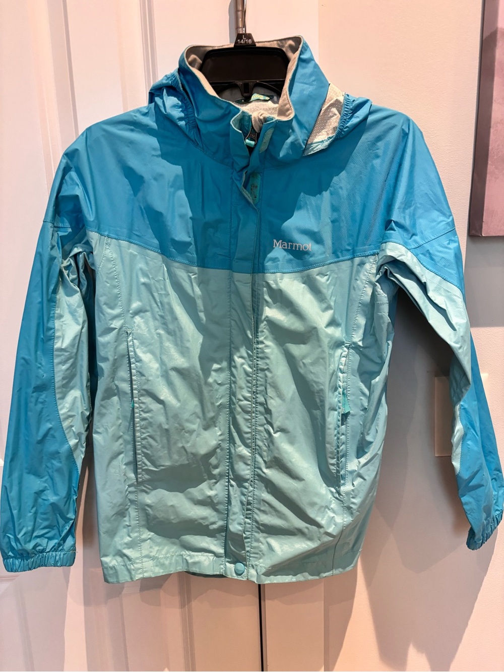 Marmot water-resistant shell. Reflective logo.  Girls XL but fits Women’s small